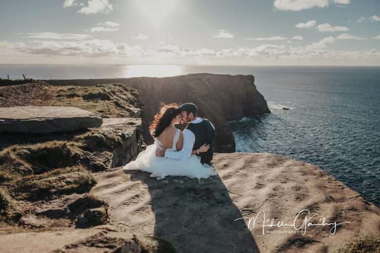 A skilled photographer capturing beautiful moments at elopements in Ireland. Cherish your special day with stunning photographs!